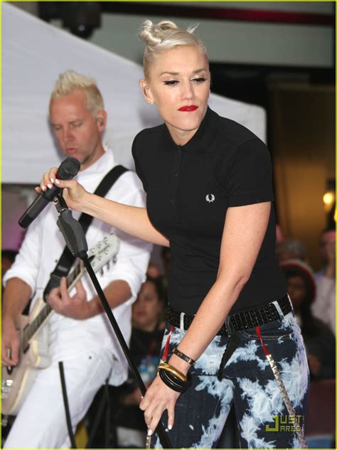 Gwen Stefani Brings Spiderwebs To Today Show: Photo 1892771 | Gwen ...