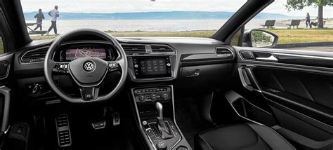 2022 Volkswagen Tiguan Interior Features & Dimensions | Seating, Cargo, Tech Features