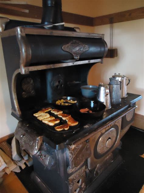 Guest Rooms Archives « Hillside Homestead | Wood stove cooking, Antique wood stove, Wood burning ...