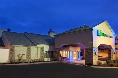 HOLIDAY INN EXPRESS HOTEL & SUITES PITTSBURGH AIRPORT $103 ($̶1̶3̶2̶) - Updated 2021 Prices ...