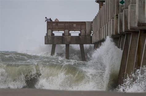 West Palm Beach weather forecast: Wind, rain continue to pound county