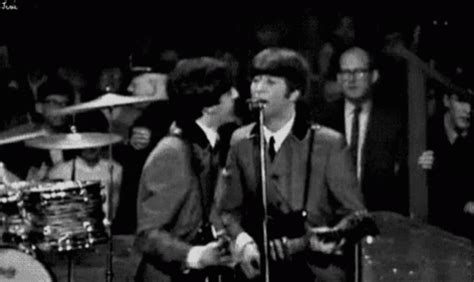 The Beatles GIF – The Beatles – Откриване и споделяне на GIF файлове