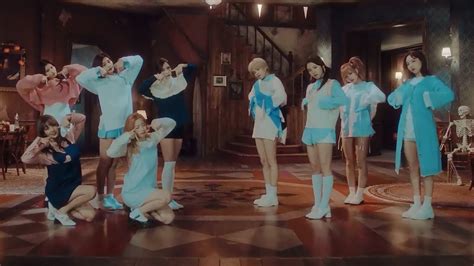 TWICE(트와이스) "TT" M/V Dance Version - YouTube