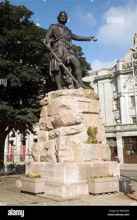 William Wallace statue, Aberdeen, Scotland Stock Photo - Alamy