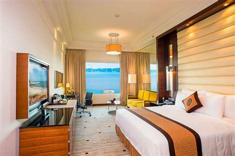 Best Luxury Hotels and Resorts in Halong Bay