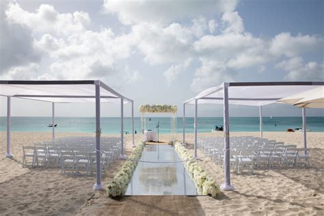 Paradise Awaits: 10 Tropical Wedding Ideas - PartySlate