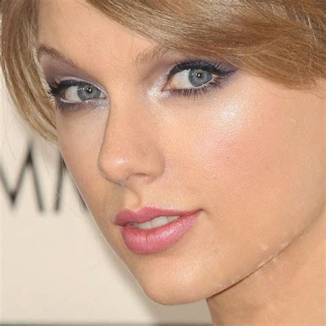 Confessions of a Beauty School Dropout: Taylor Swift's Grammy's Look with Drugstore Products