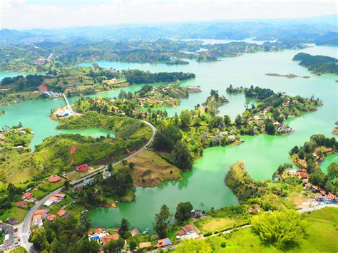 A day at the lovely lakes of Guatapé, Colombia - Tiny Travelogue