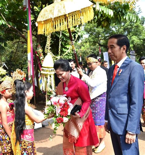 Indonesia: Entire family adopts Hinduism