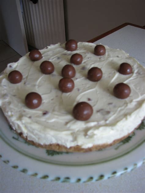 Notes and Photographs from a Small Island: Malteser Cheesecake