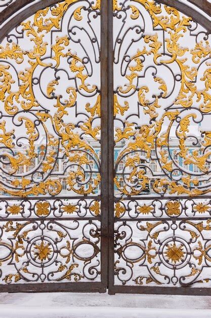 Premium Photo | Gates at the Catherine Palace in winter