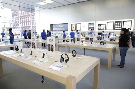 Apple wins trademarks for Apple Store design and layout