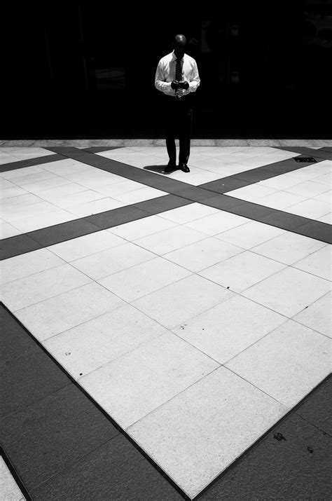 How to shoot high contrast black and white Street Photography — zonefocus.net