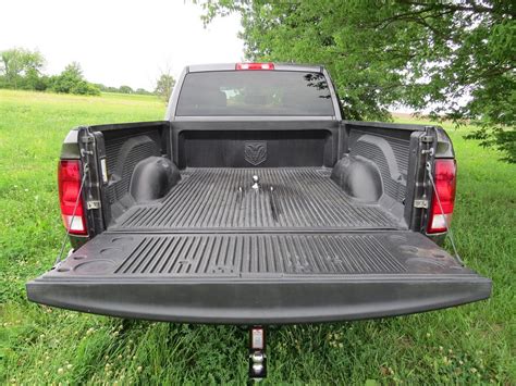 2015 Ram 2500 Curt Underbed Gooseneck Trailer Hitch for Ram 2500 - 30,000 lbs