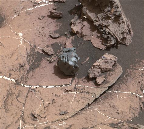 Curiosity Mars Rover Checks Odd-looking Iron Meteorite – NASA Mars Exploration