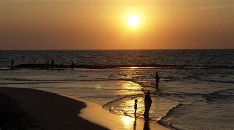 Negombo_Sri_Lanka_Sunset_at_beach - www.younesrejser.dk