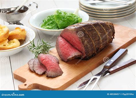 Roast Beef with Yorkshire Pudding Stock Image - Image of pink, cooking: 48538457