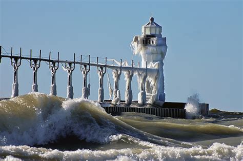 Le phare St Joseph sur le Lac Michigan : un phare gelé