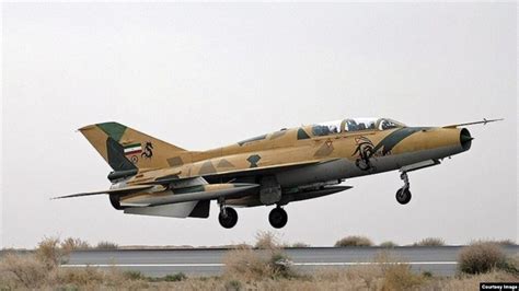 Iranian Military Jet Crashes In Desert, Pilots Eject | Shabtabnews