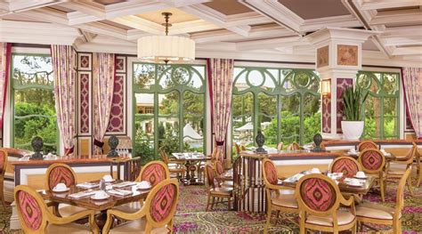 Good breakfasts at Cafe Bellagio near the atrium | Las vegas restaurants, Bellagio las vegas ...