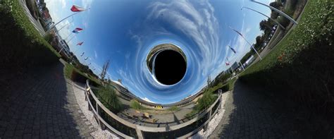 Space in Images - 2016 - 09 - Simulated black hole