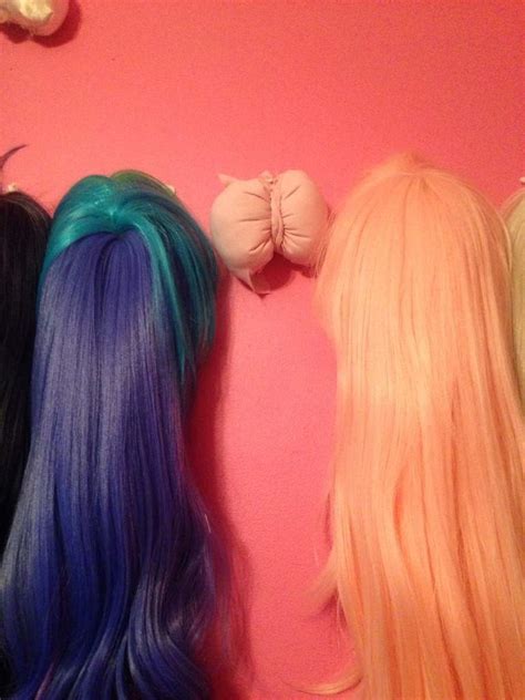 How to make your very own wig wall!!! | Cosplay Amino