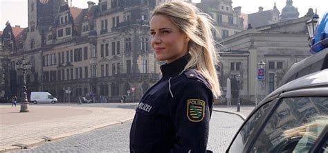 10 Female Police Officers From Around The World Wed Love To Get ...