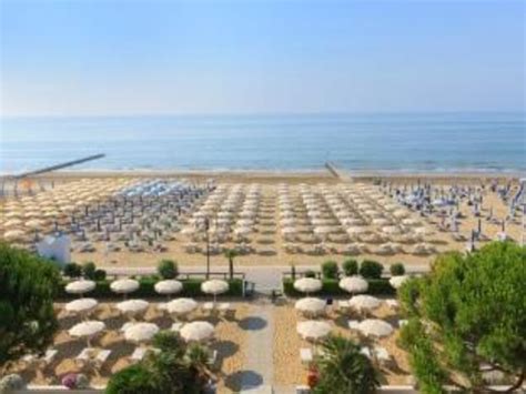 Hotel Aurora in Lido Di Jesolo - Room Deals, Photos & Reviews