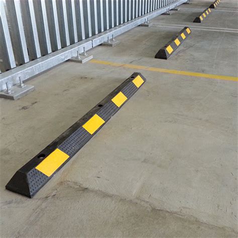 Rubber Car Parking Safety Wheel Stopper with Yellow Reflector - Rubber Buffer and Rubber Stopper