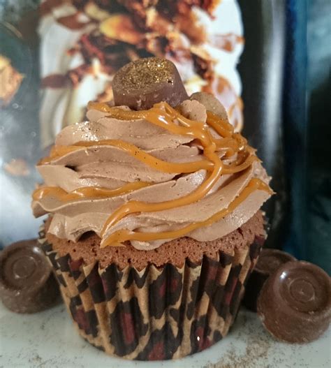 Foodista | Recipes, Cooking Tips, and Food News | Rolo Cupcake