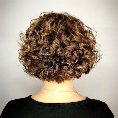 60 Most Delightful Short Wavy Hairstyles for 2024 | Short curly haircuts, Curly hair photos ...