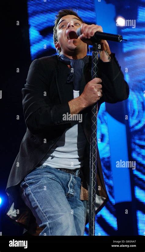 LIVE8 Concert - Hyde Park - Robbie Williams Stock Photo - Alamy