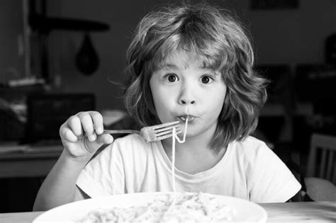 Page 12 | Kids Eating Spaghetti Images - Free Download on Freepik