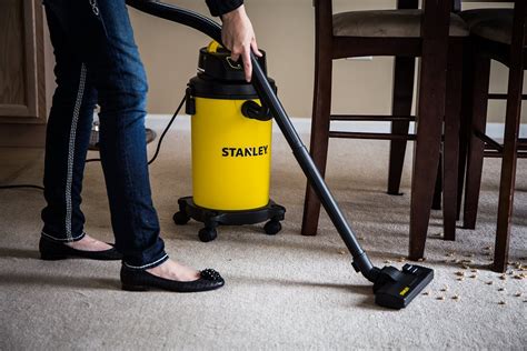 How to Select the Right Vacuum Cleaner for Your Sofa - TechBullion