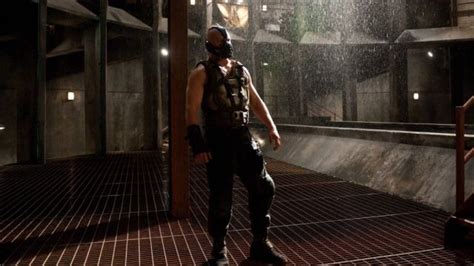 Action-packed, Behind-the-scenes Photos of the Batman vs. Bane Fight Scene (45 pics) - Izismile.com