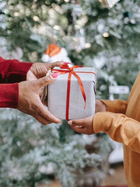 8 Sustainable Christmas Gift Exchange Ideas to Try This Year