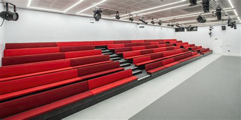 Retractable Seating | Bleacher Seating - Hussey Seatway