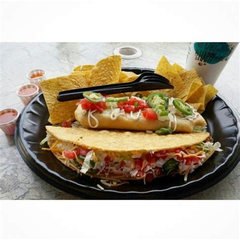 tijuana flats tacos for @jgarib_321 go away lunch. Good lunch ..wish u the best bro. # ...