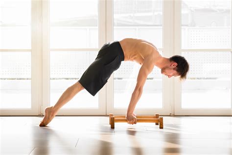 How To Master The Tuck Planche - And 5 Critical Mistakes To Avoid