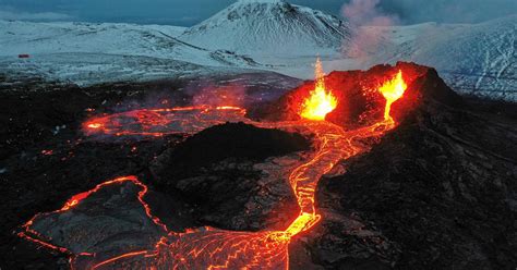 Te koop: uitbarstende vulkaan in IJsland | Buitenland | hln.be