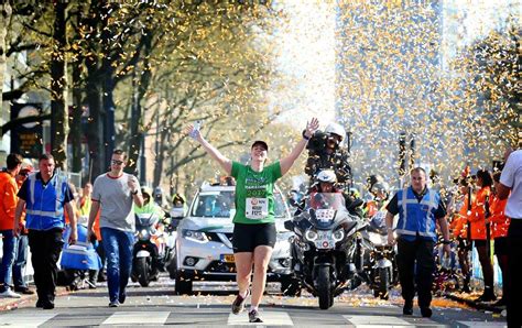 VIDEO: Rotterdam Marathon goes all-in to welcome last-place finisher - Canadian Running Magazine