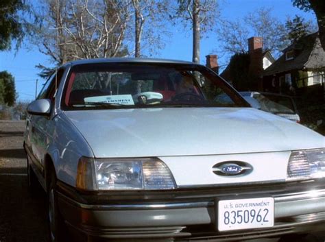 IMCDb.org: 1986 Ford Taurus [DN5] in "Columbo: Columbo Goes to the ...