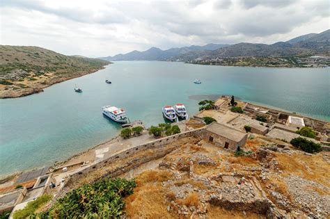 How to climbing on the fortress of Spinalonga on Crete