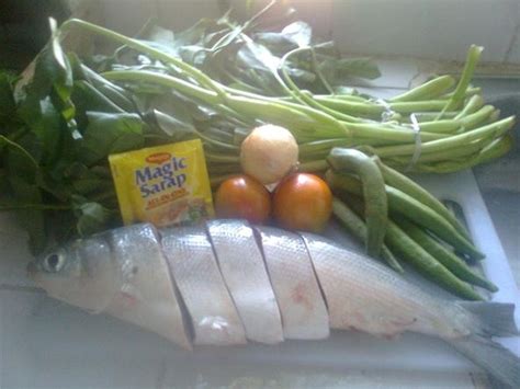 How to Cook a Simple Sinigang Na Bangus (Milkfish Stew) « Fish ...