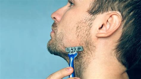 7 Best Men's Disposable Razors of 2022 - Reviewed