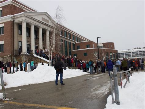 Concord High School Holds Memorial Service For Parkland Victims ...