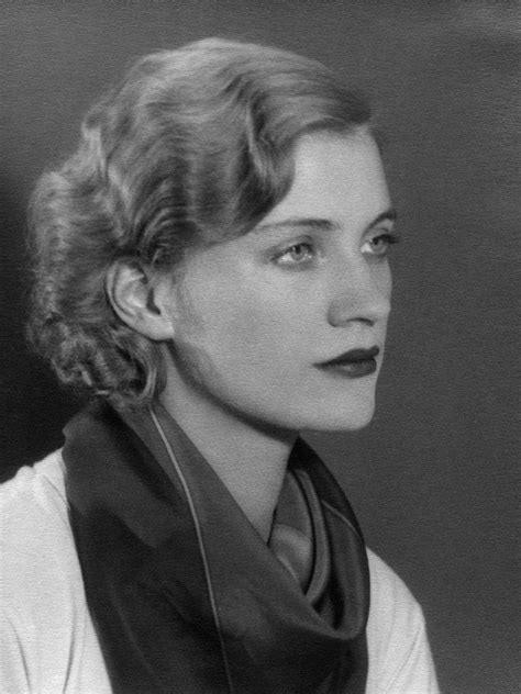 Lee Miller, Self-Portrait (c. 1932) : r/vgb