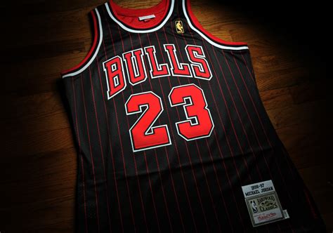 Michael Jordan 1996-97 Black Pinstripe Jersey Mitchell Ness - SBD