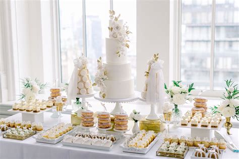 Modern Wedding Candy Bar: All-White Monochromatic Cake and Desserts ...