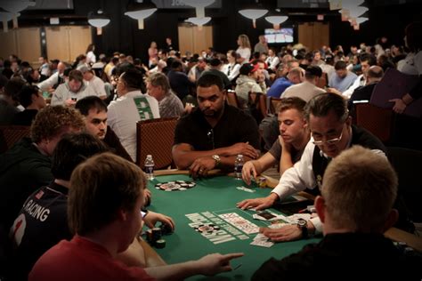 NFL's Richard Seymour:Poker Built Camaraderie for Oakland